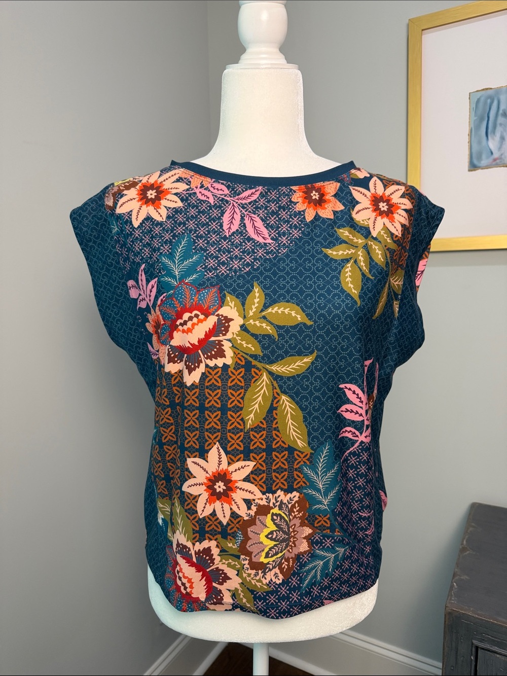 Johnny Was Active Floral Cap-Sleeve Blouse. Size XS.
